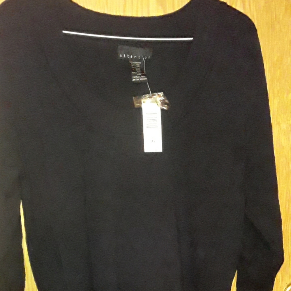 ATTENTION BRAND BLACK TOP